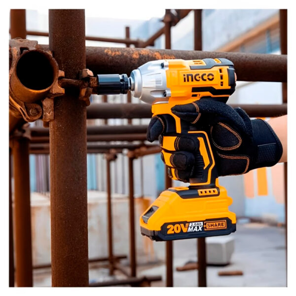 Super Combo Ingco COSLI2301120V Llave Impacto + Linterna + Dados Impacto