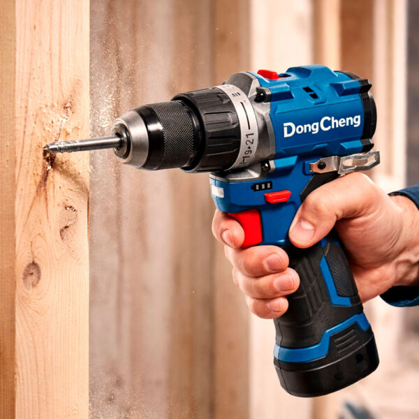 taladro DCJZ1250IEK en uso