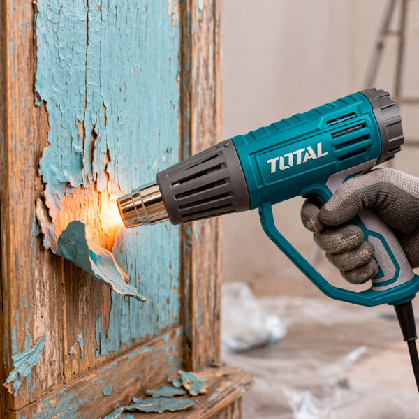 pistola de calor quitando pintura