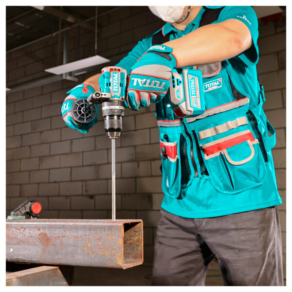 taladro percutor perforando metal